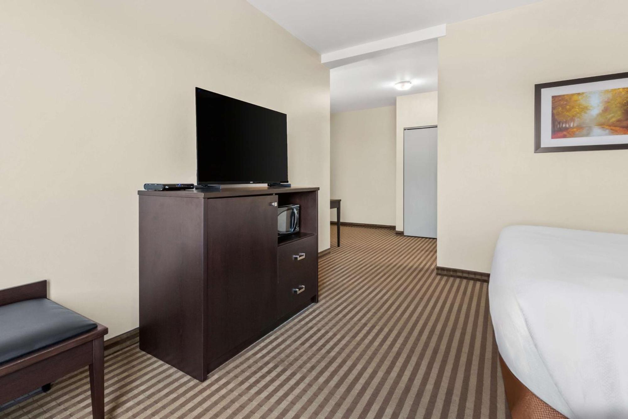 Best Western Plus Fergus Hotel Exterior foto